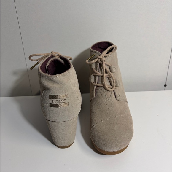 Toms Women's Taupe Lace-Up Wedges - Picture 4 of 13